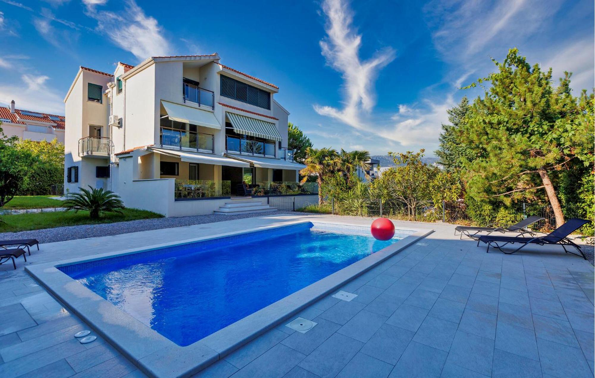 Amazing Home In Kastel Stafilic Kastela Exterior photo