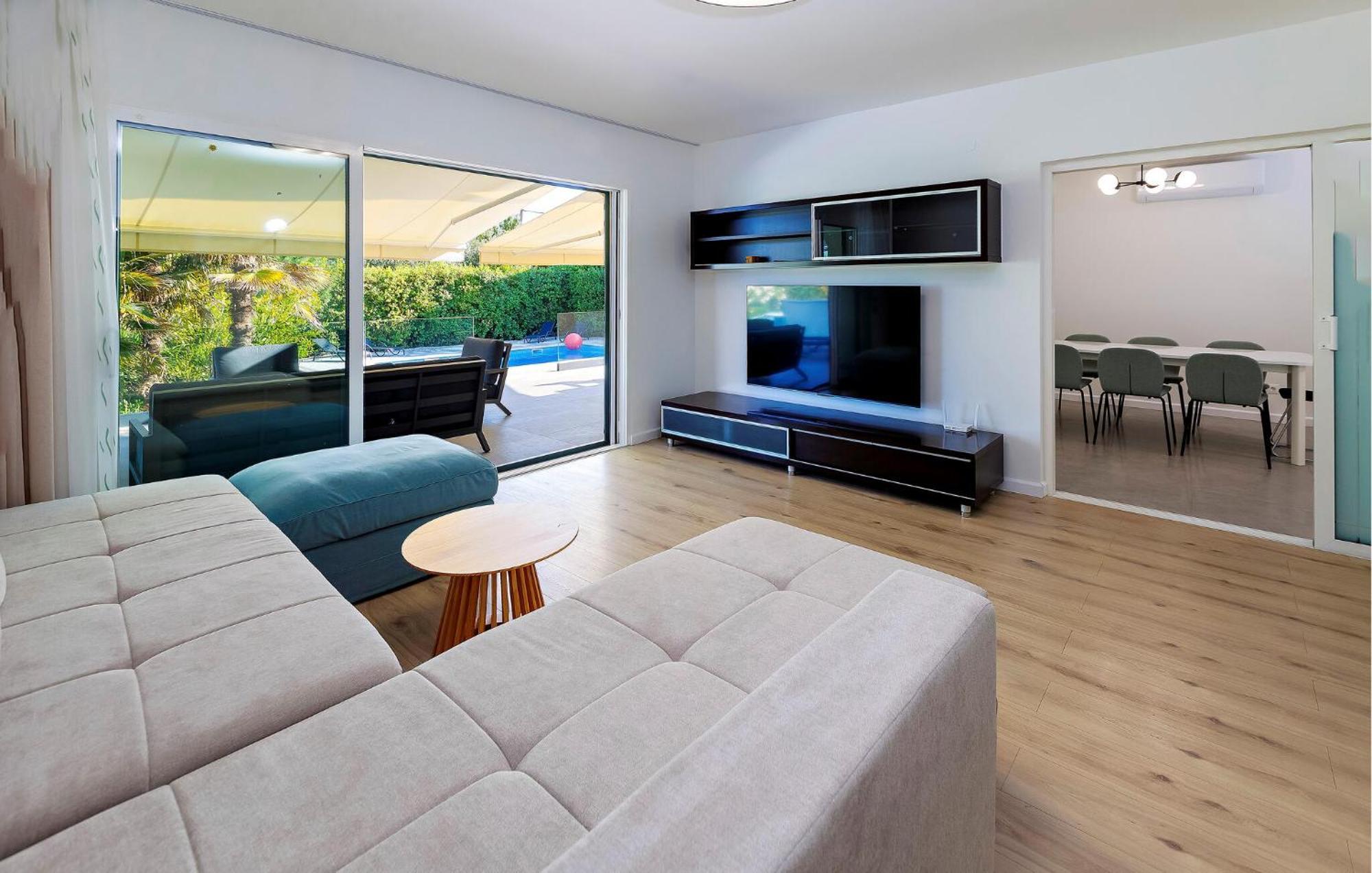 Amazing Home In Kastel Stafilic Kastela Exterior photo